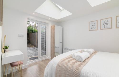 Queen's Park Apartment | Flat in Queens Park