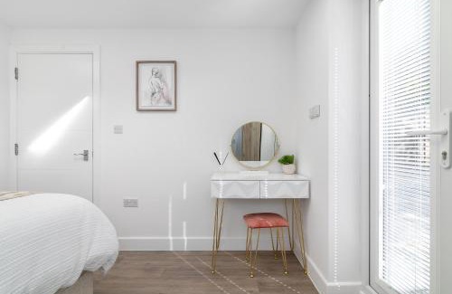 Queen's Park Apartment | Flat in Queens Park