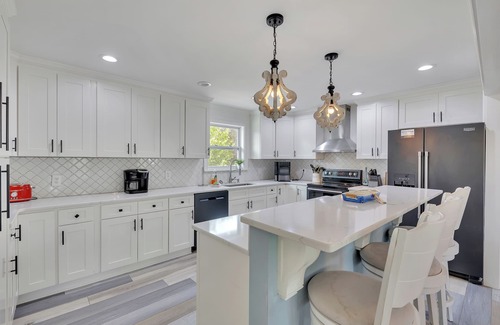 New Tazewell House | FLAT Lakefront Home at Summer Breeze w/Private Dock & Kayaks & Paddle Boards