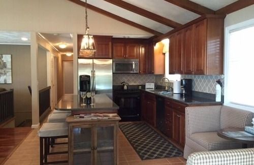 Moneta House | Flat Lot, Views! Waterslide, Firepit, Kayaks, Pickleball, Pingpong, Tennis, WiFi