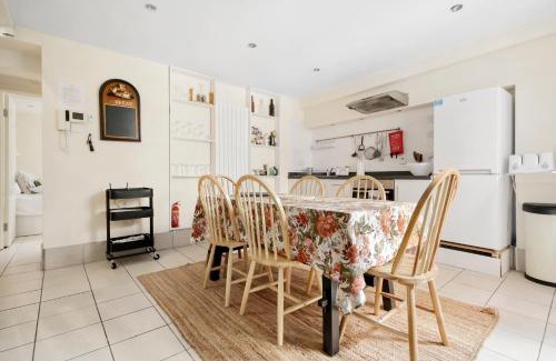 Haggerston Apartment | Flat on Broadway Market with Patio