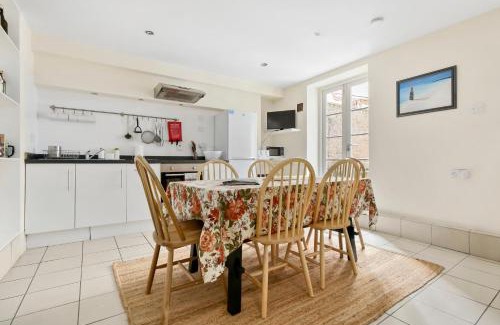 Haggerston Apartment | Flat on Broadway Market with Patio