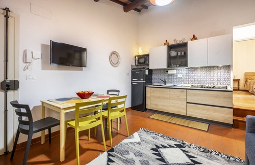 Santa Croce Apartment | Flat The Moon Over Florence