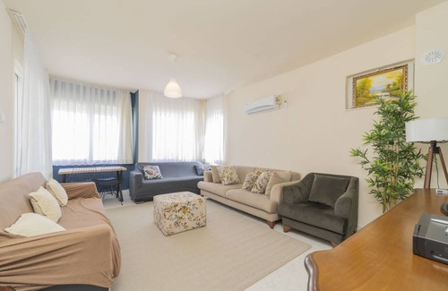 Lara Apartment | Flat w Balcony 10 min to Lara Beach in Antalya