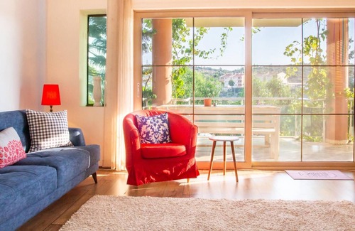 Cesme Apartment | Flat w Balcony and Shared Garden 5 min to Beach