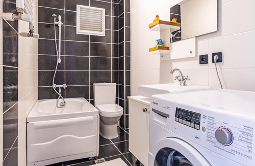 Kadikoy Apartment | Flat w Garden 10 min to Bull Statue in Kadikoy