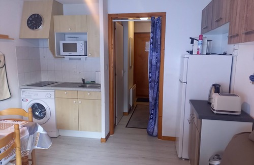 Station de Drouzin le Mont Apartment | Flat w/ panoramic mountain view + near ski slopes