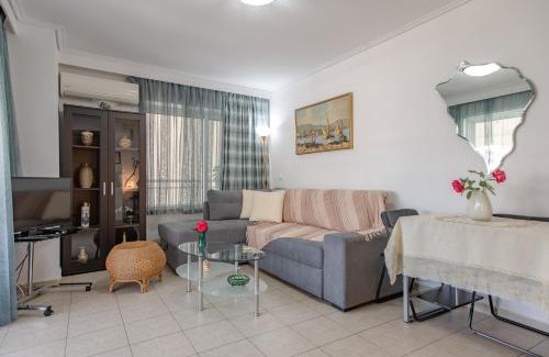 Palaio Faliro Apartment | Flat w. Parking next to Flisvos Marina & SNFCC