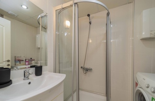 Konyaalti Apartment | Flat w Pool Garden and Balcony 7 min to Beach