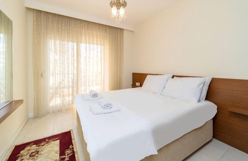 Konyaalti Apartment | Flat w Pool Garden and Balcony 7 min to Beach
