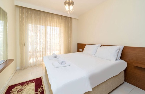 Konyaalti Apartment | Flat w Pool Garden and Balcony 7 min to Beach