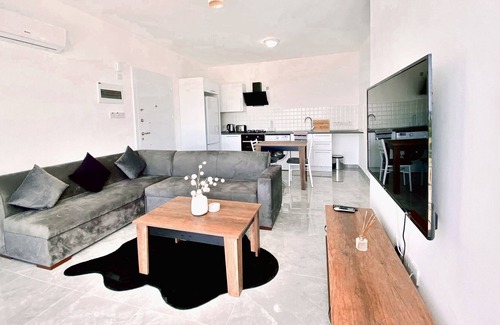 Edremit Apartment | Flat w Shared Pool 2 min to Beach in Kyrenia
