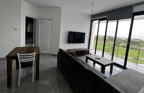 Edremit Apartment | Flat w Shared Pool 2 min to Beach in Kyrenia