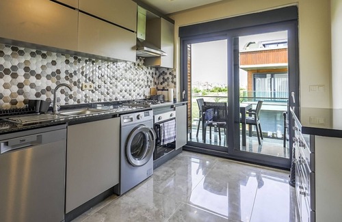 Kadriye Villa | Flat w Shared Pool and Balcony 8 min to Beach