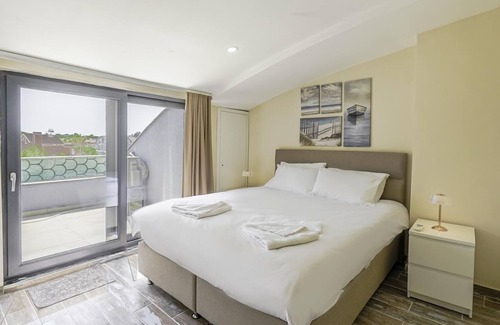 Kadriye Villa | Flat w Shared Pool and Balcony 8 min to Beach