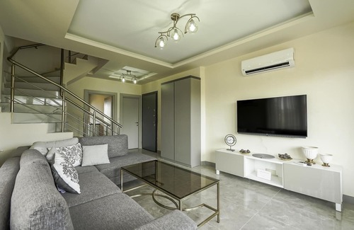Kadriye Villa | Flat w Shared Pool and Balcony 8 min to Beach