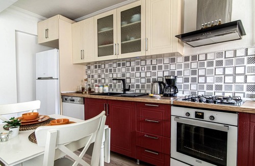 Celiktepe Mahallesi Apartment | Flat with Backyard Close to Sapphire Shopping Mall