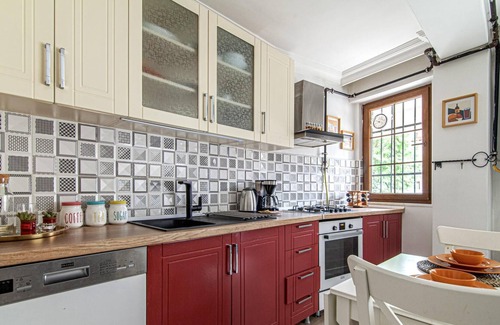 Celiktepe Mahallesi Apartment | Flat with Backyard Close to Sapphire Shopping Mall