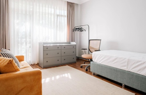Kadikoy Apartment | Flat with Balcony 7 min to Kalamis Marina
