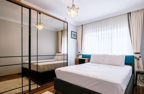 Kadikoy Apartment | Flat with Balcony 7 min to Kalamis Marina
