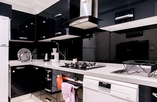 Kadikoy Apartment | Flat with Balcony 7 min to Kalamis Marina