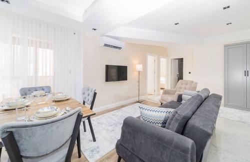 Konyaalti Apartment | Flat with Balcony and Shared Pool 6 min to Beach