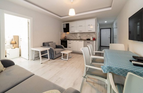 Konyaalti Apartment | Flat With Shared Pool and Balcony in Konyaaltii