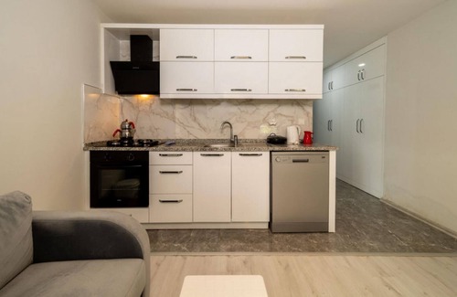 Konyaalti Apartment | Flat With Shared Pool and Balcony in Konyaaltii