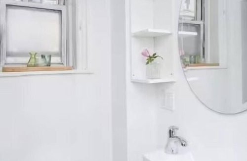 Brooklyn Apartment | Flatbush Brooklyn 2-bedroom apartment with AC, WiFi & Backyard.