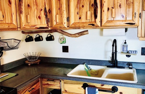 Dayton Apartment | Flathead Lake Shabby Chic w/HOT TUB!
