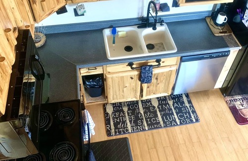 Dayton Apartment | Flathead Lake Shabby Chic w/HOT TUB!