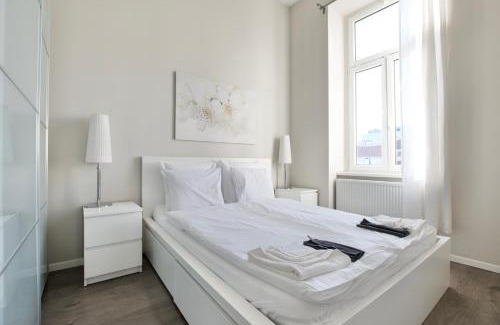 Terezvaros Apartment | Flatiron Budapest Building - By Hi5