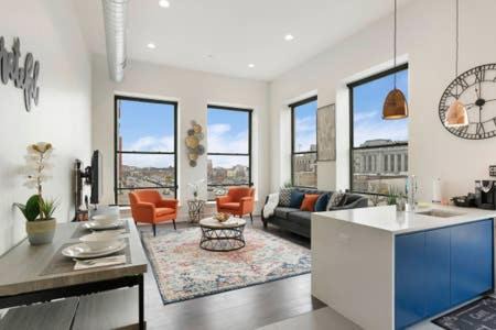 Downtown Newark Apartment | Flats-King bd-Corner Unit