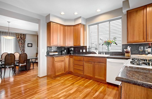 North Admiral House | Flawless City And Mountians Views in West Seattle 5 minutes to Alki