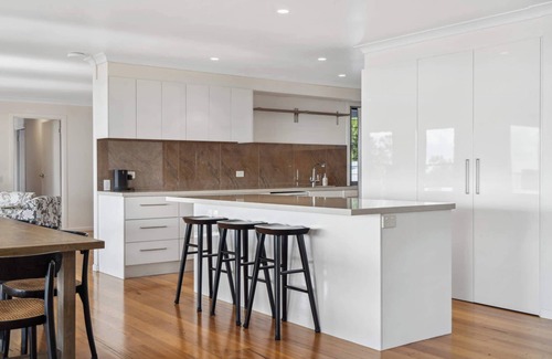 Flaxton House | Flaxton Garden Home with Spectacular Coastal Views