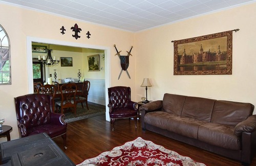 Berkeley Springs House | Fleur de Lis - A Knightly Abode!