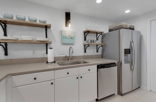 Navarre Beach Condo | 🌊Fleur De Sel: Renovated Gulf-Front Condo with Beach Service | Walk to Beach🌊