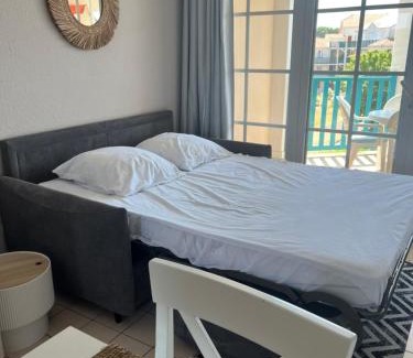 Bourgenay Apartment | Fleurs du lac studio 2 adultes et 2 enfants avec terrasse vue sur le lac et accès parc aquatique gratuit