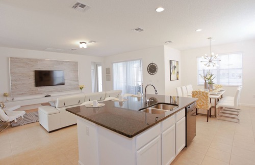 Kissimmee House | Flex Cancellation!PRIVATE GAME ROOM &POOL!ALL SUITES/NEAR DISNEY/NO CARPET!