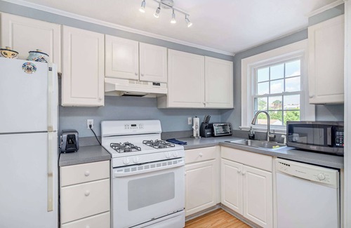 Greenwich Apartment | Flex Comfort Apts of Greenwich #3
