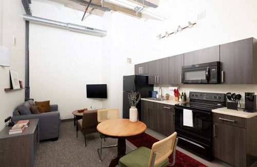 Westown Apartment | Flexhome Brewery District EL4 Fiserv+Gym+Parking