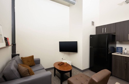 Westown Apartment | Flexhome Brewery District EL4 Fiserv+Gym+Parking