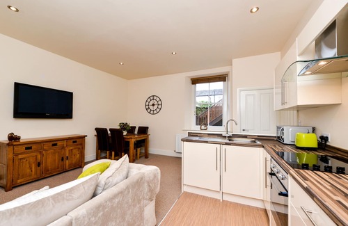 Kendal Cottage | Flexible Refund policy. Heart of Kendal town, with parking