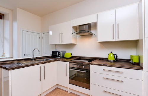 Kendal Cottage | Flexible Refund policy. Heart of Kendal town, with parking