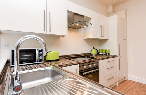 Kendal Cottage | Flexible Refund policy. Heart of Kendal town, with parking