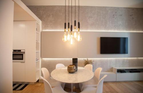 Santa Maria Maior Apartment | FLH Augusta's Arch Sophisticated Flat