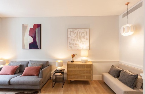 Baixa Apartment | FLH Praça Rossio Contemporary Flat