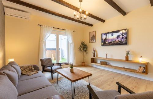 Sibiu Apartment | FLH-Skyline Retreat-Jacuzzi, BBQ & Panoramic Views