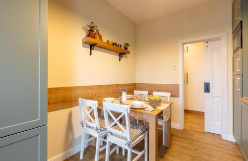 Sibiu Apartment | FLH-Skyline Retreat-Jacuzzi, BBQ & Panoramic Views