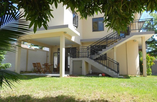 Wolmar Villa | Flic En Flac: VILLA with garden